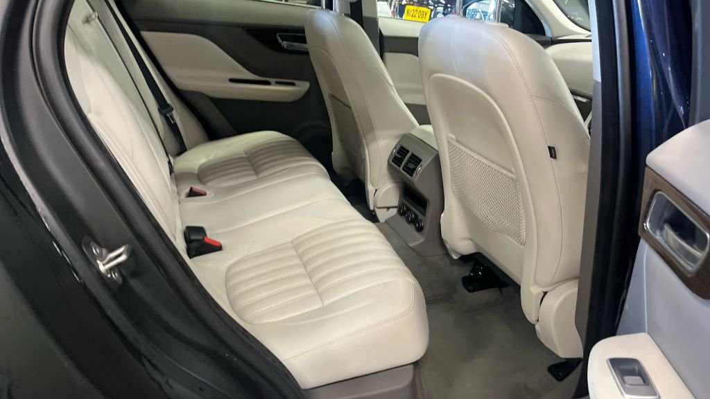 Used Jaguar F-Pace 2018 for sale - 78044817: Photo 8