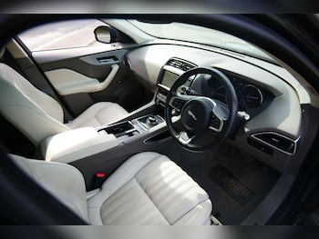 Used Jaguar F-Pace 2020 for sale - 78985706: Photo