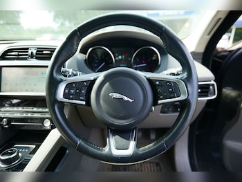 Used Jaguar F-Pace 2020 for sale - 78985706: Photo