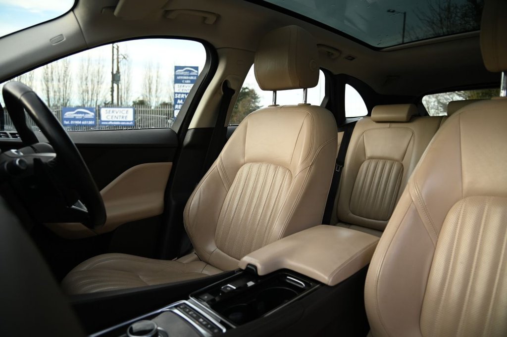 Used Jaguar F-Pace 2018 for sale - 76950200: Photo 2