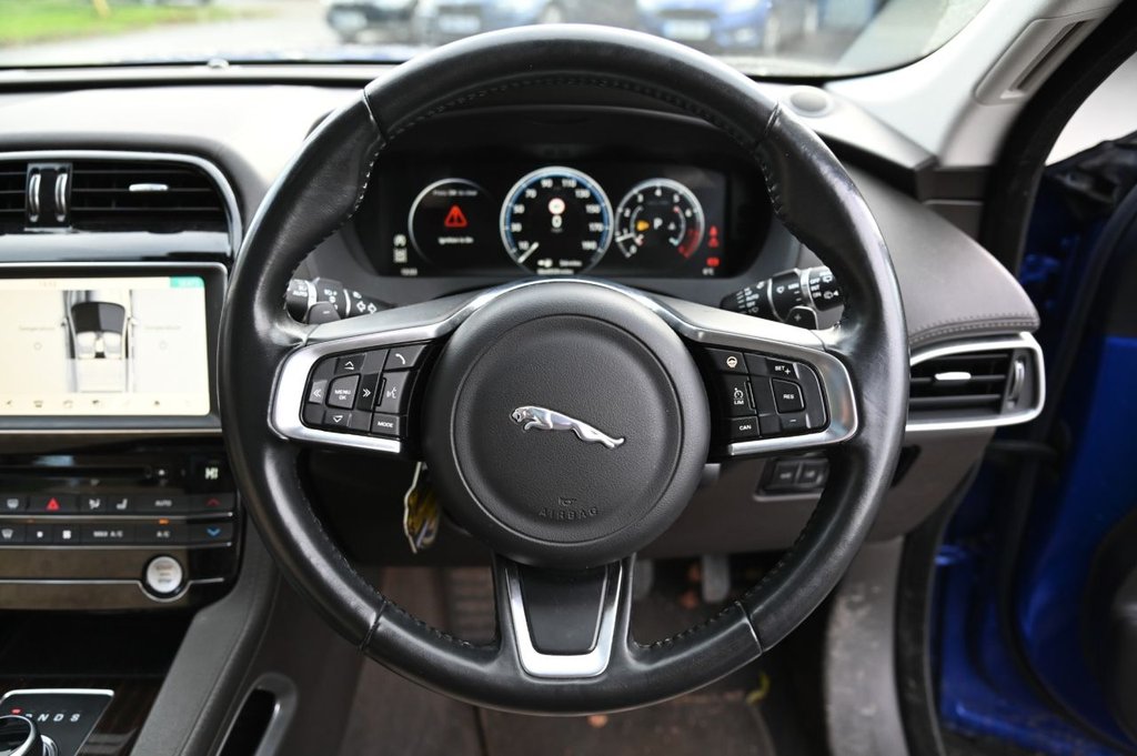 Used Jaguar F-Pace 2018 for sale - 76950200: Photo 4