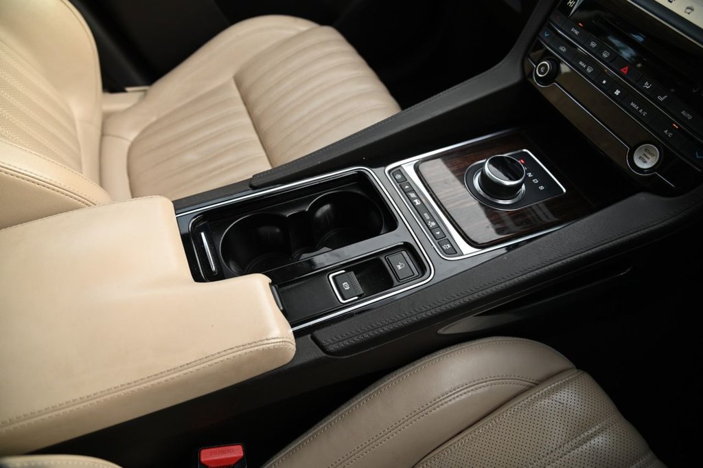 Used Jaguar F-Pace 2018 for sale - 76950200: Photo 8