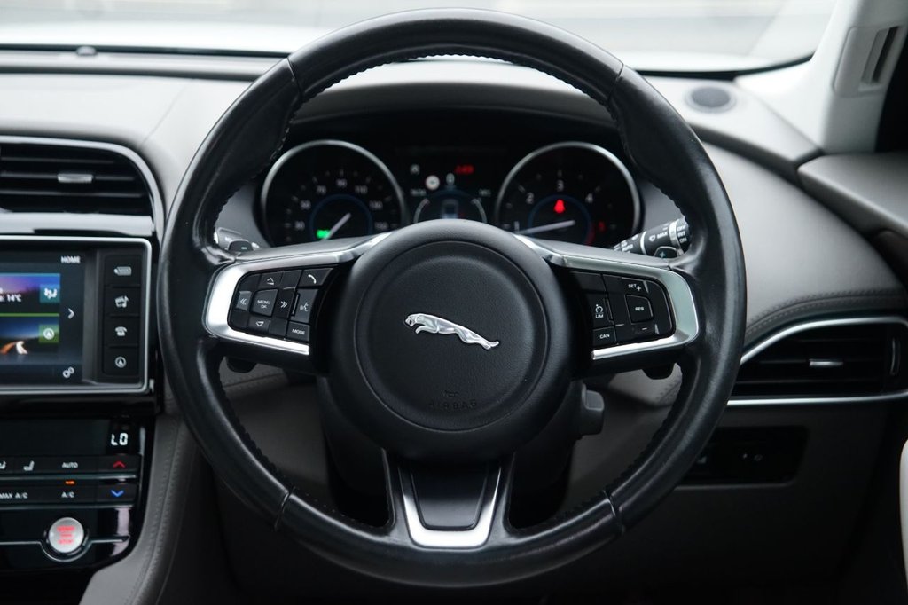 Used Jaguar F-Pace 2017 for sale - 76665492: Photo 10