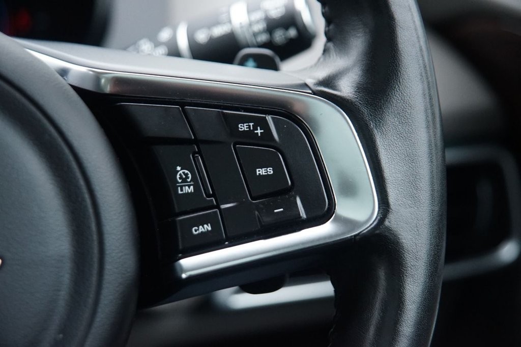 Used Jaguar F-Pace 2017 for sale - 76665492: Photo 12