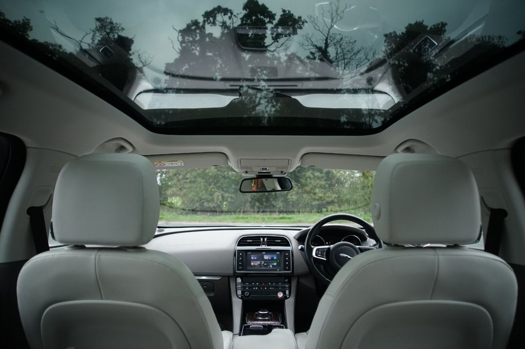 Used Jaguar F-Pace 2017 for sale - 76665492: Photo 15