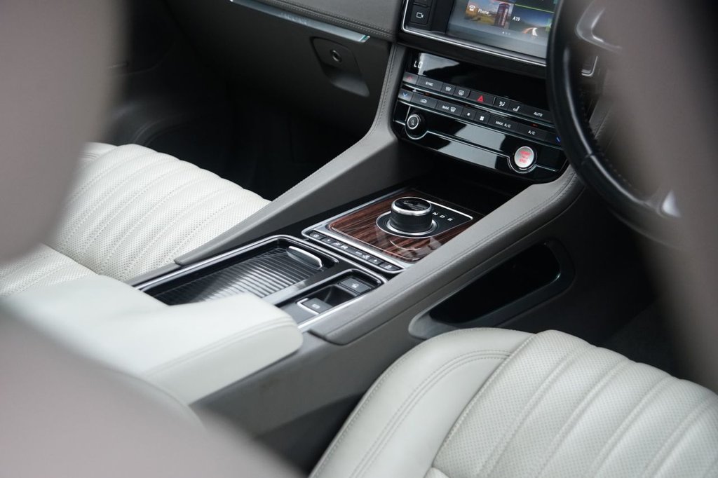 Used Jaguar F-Pace 2017 for sale - 76665492: Photo 21