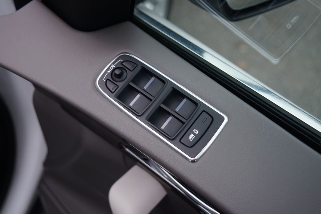 Used Jaguar F-Pace 2017 for sale - 76665492: Photo 25