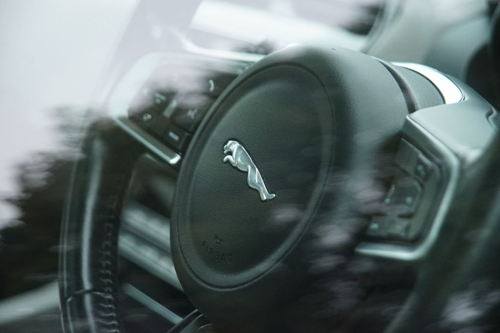 Used Jaguar F-Pace 2017 for sale - 76665492: Photo 8