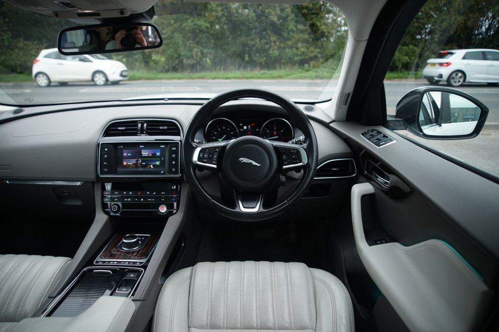 Used Jaguar F-Pace 2017 for sale - 76665492: Photo 9