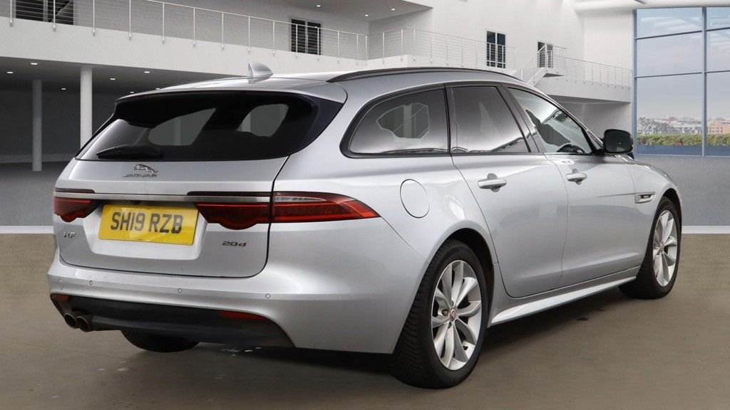 Used Jaguar XF 2019 for sale - 76119318: Photo 2