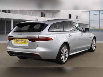 Used Jaguar XF 2019 for sale - 76119318: Photo 2