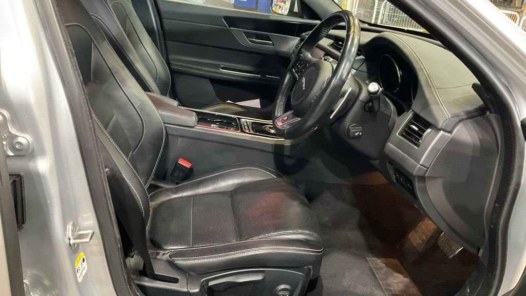 Used Jaguar XF 2019 for sale - 76119318: Photo 5