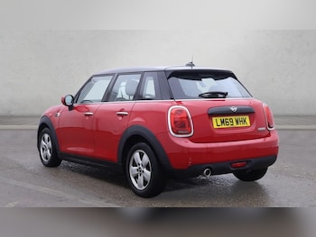 Used MINI Hatch 2019 for sale - 77200400: Photo