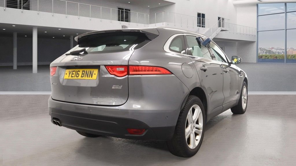 Used Jaguar F-Pace 2016 for sale - 76039514: Photo 2