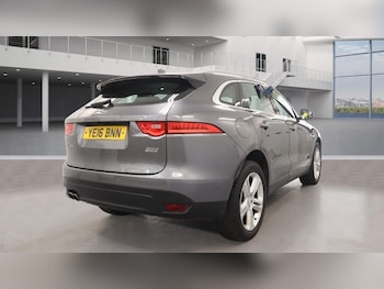 Used Jaguar F-Pace 2016 for sale - 76039514: Photo 2