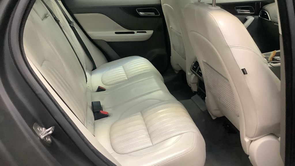 Used Jaguar F-Pace 2016 for sale - 76039514: Photo 6
