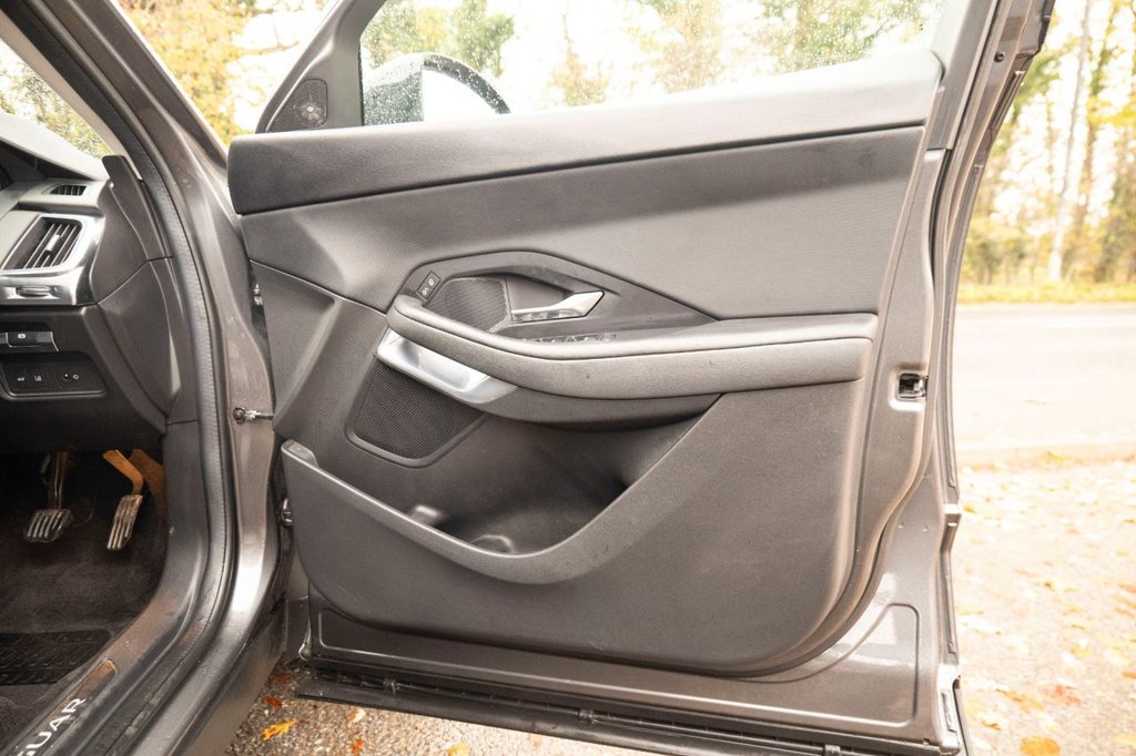 Used Jaguar E-Pace 2018 for sale - 76570623: Photo 21