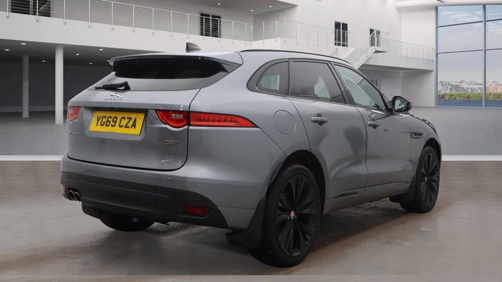 Used Jaguar F-Pace 2019 for sale - 76009809: Photo 2