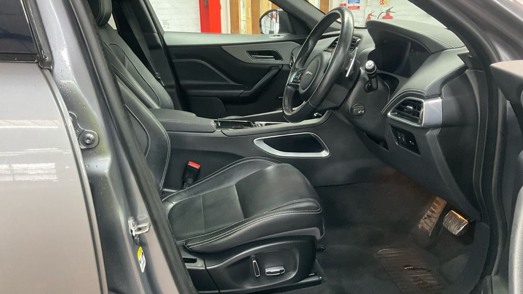 Used Jaguar F-Pace 2019 for sale - 76009809: Photo 5