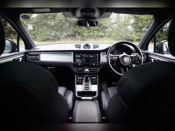 Used Porsche Macan 2023 for sale - 75739042: Photo