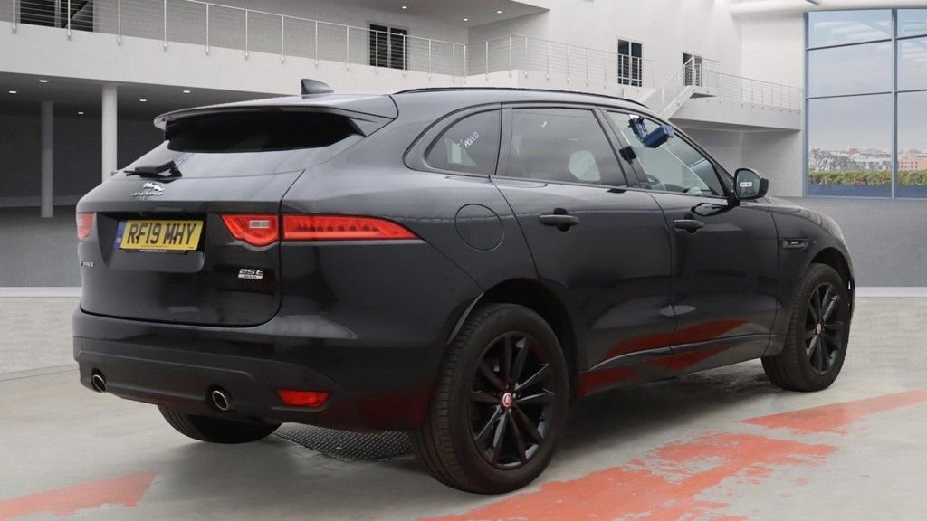 Used Jaguar F-Pace 2019 for sale - 76655102: Photo 2