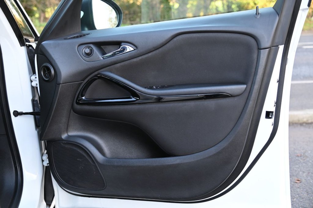 Used Vauxhall Zafira 2015 for sale - 77072625: Photo 27