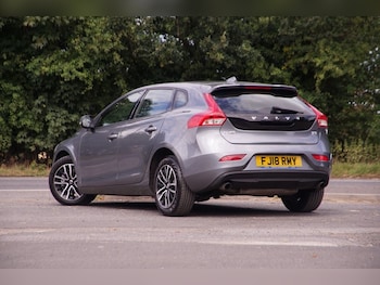 Used Volvo V40 2018 for sale - 76009312: Photo
