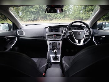 Used Volvo V40 2018 for sale - 76009312: Photo