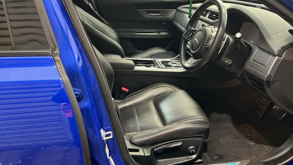 Used Jaguar XF 2018 for sale - 77464200: Photo 7