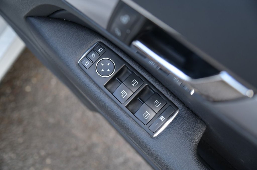 Used Mercedes-Benz E Class 2011 for sale - 76631846: Photo 29