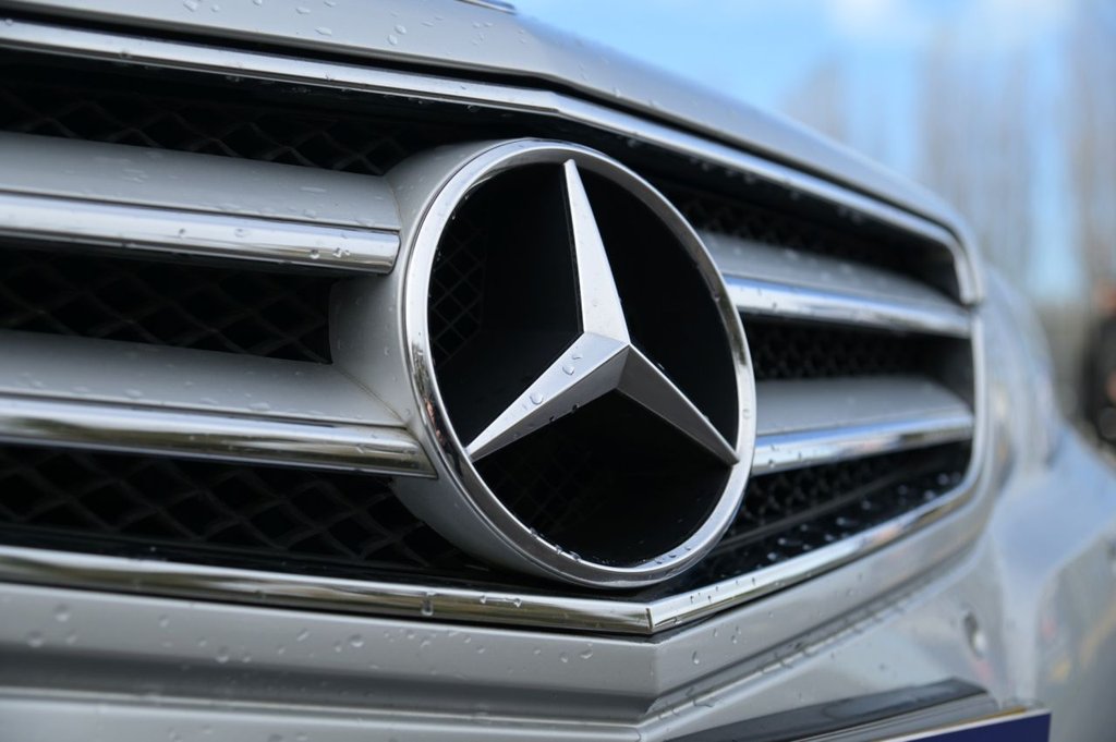 Used Mercedes-Benz E Class 2011 for sale - 76631846: Photo 35