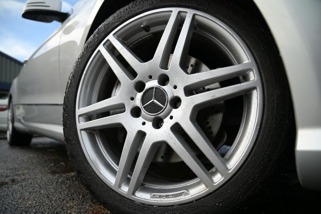 Used Mercedes-Benz E Class 2011 for sale - 76631846: Photo 40