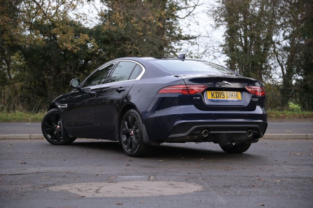 Used Jaguar XE 2019 for sale - 76710903: Photo 2