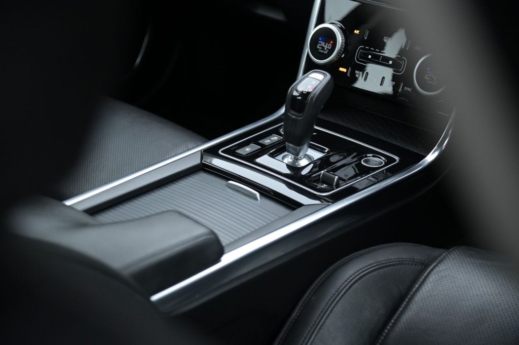 Used Jaguar XE 2019 for sale - 76710903: Photo 20