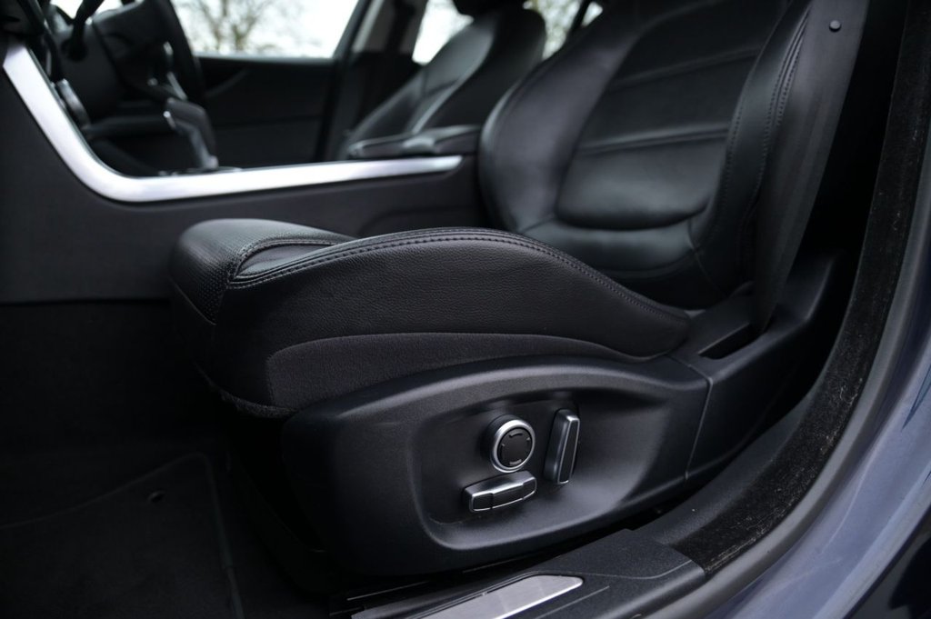 Used Jaguar XE 2019 for sale - 76710903: Photo 23