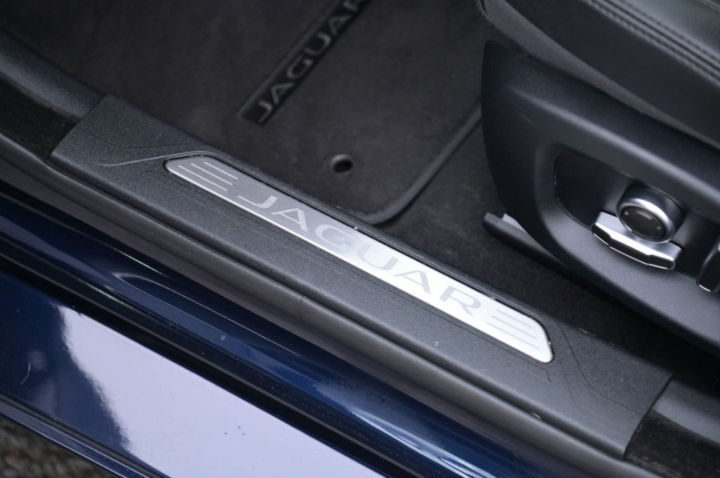 Used Jaguar XE 2019 for sale - 76710903: Photo 24