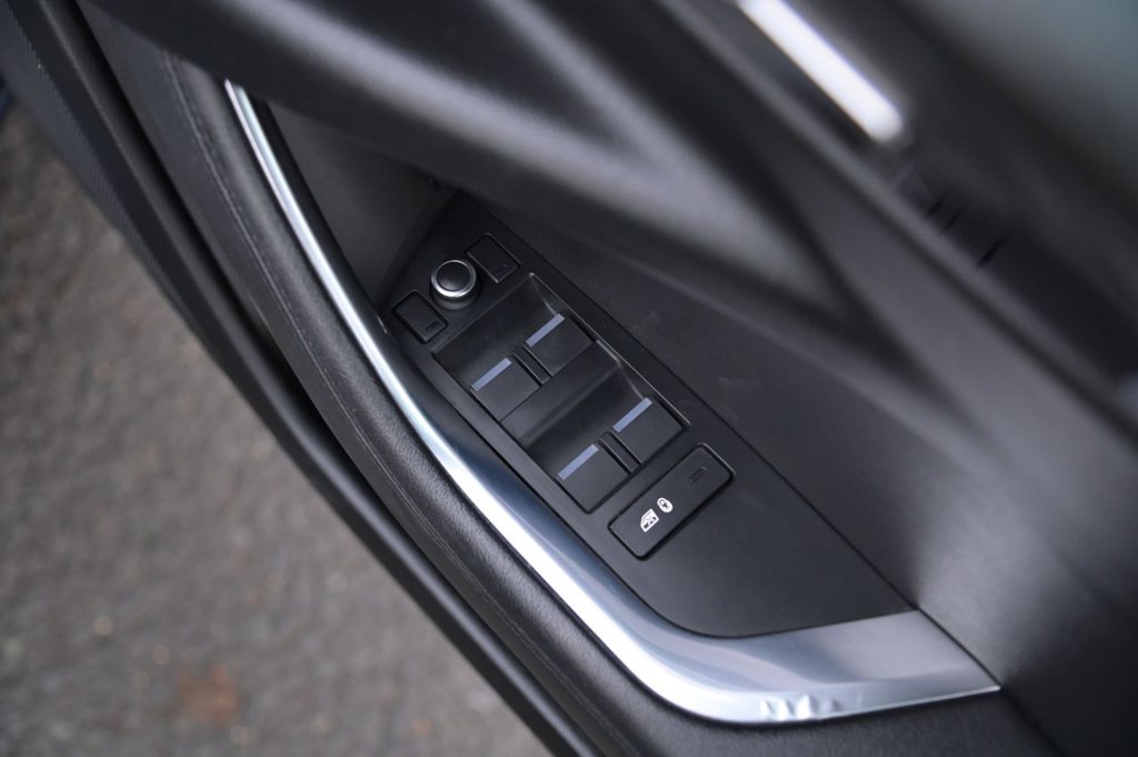 Used Jaguar XE 2019 for sale - 76710903: Photo 25