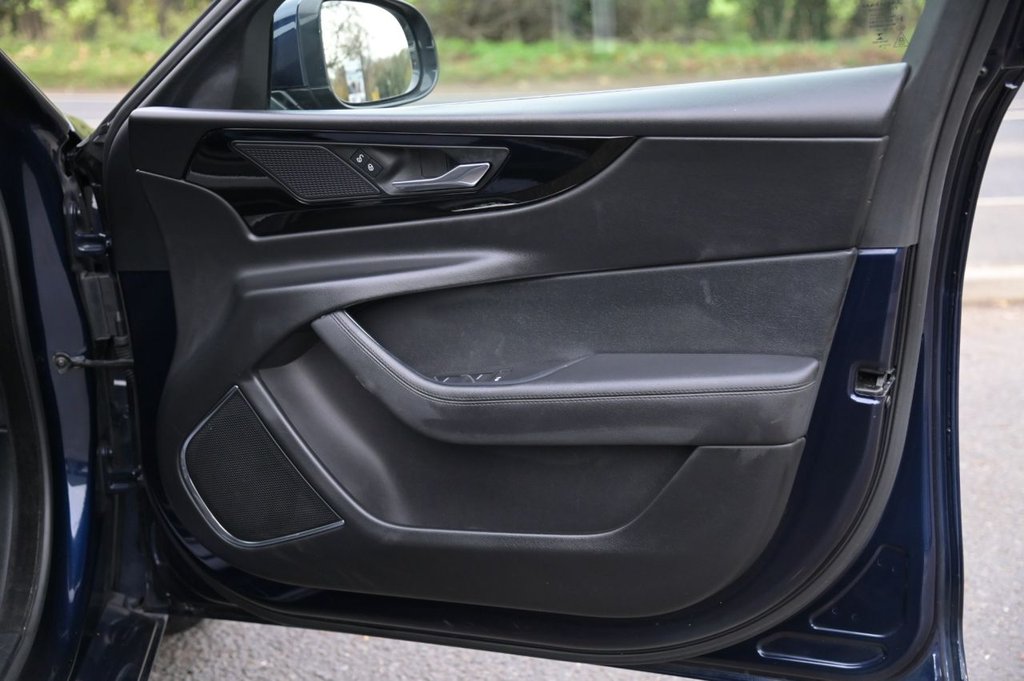 Used Jaguar XE 2019 for sale - 76710903: Photo 26