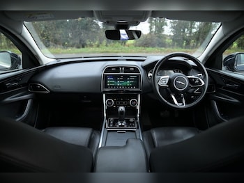 Used Jaguar XE 2019 for sale - 76710903: Photo