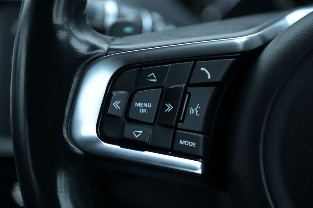 Used Jaguar F-Pace 2016 for sale - 76604930: Photo 11