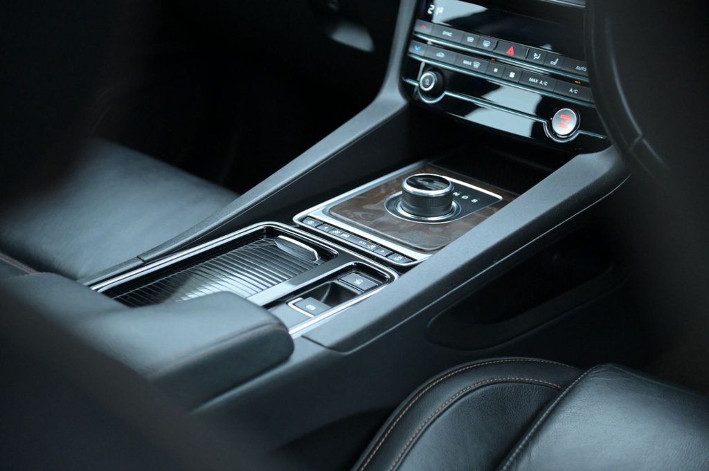 Used Jaguar F-Pace 2016 for sale - 76604930: Photo 24