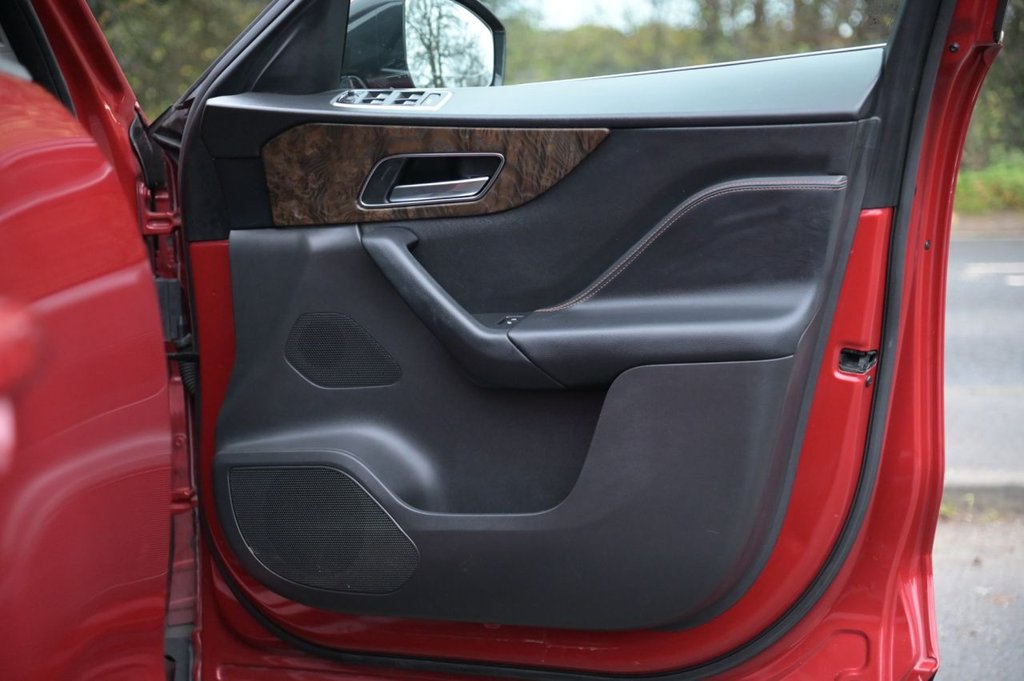 Used Jaguar F-Pace 2016 for sale - 76604930: Photo 31