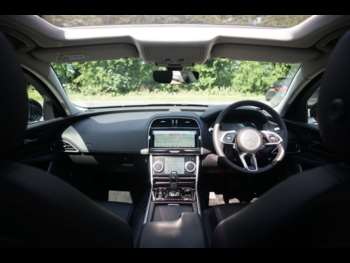 Used Jaguar XE 2019 for sale - 74903846: Photo