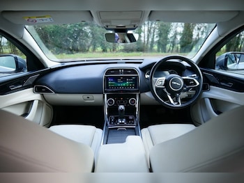 Used Jaguar XE 2019 for sale - 78500543: Photo