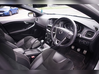 Used Volvo V40 2017 for sale - 75596817: Photo