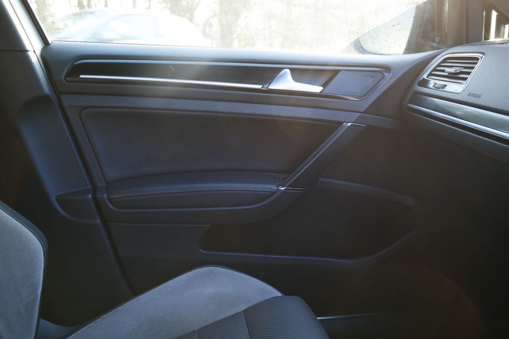 Used Volkswagen Golf 2015 for sale - 77919957: Photo 9
