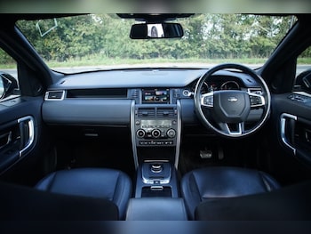 Used Land Rover Discovery Sport 2018 for sale - 76356168: Photo