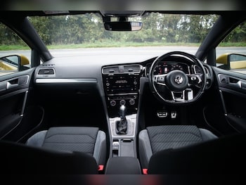 Used Volkswagen Golf 2019 for sale - 76132948: Photo