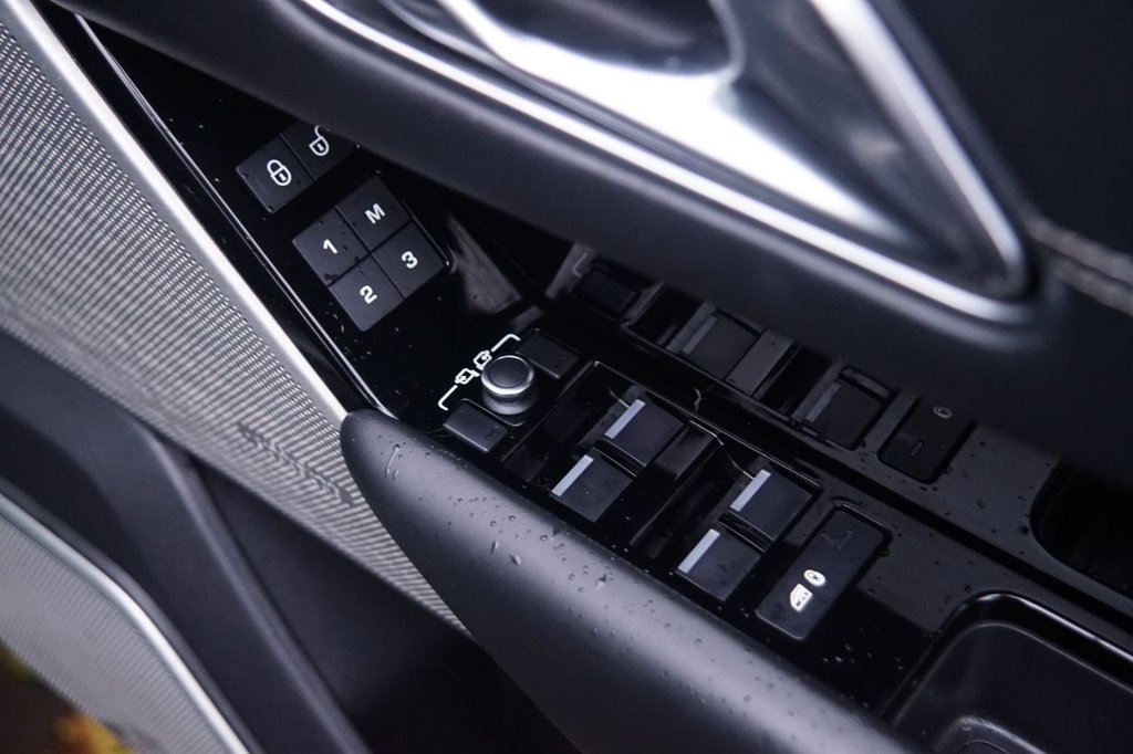 Used Land Rover Range Rover Velar 2018 for sale - 75739043: Photo 26