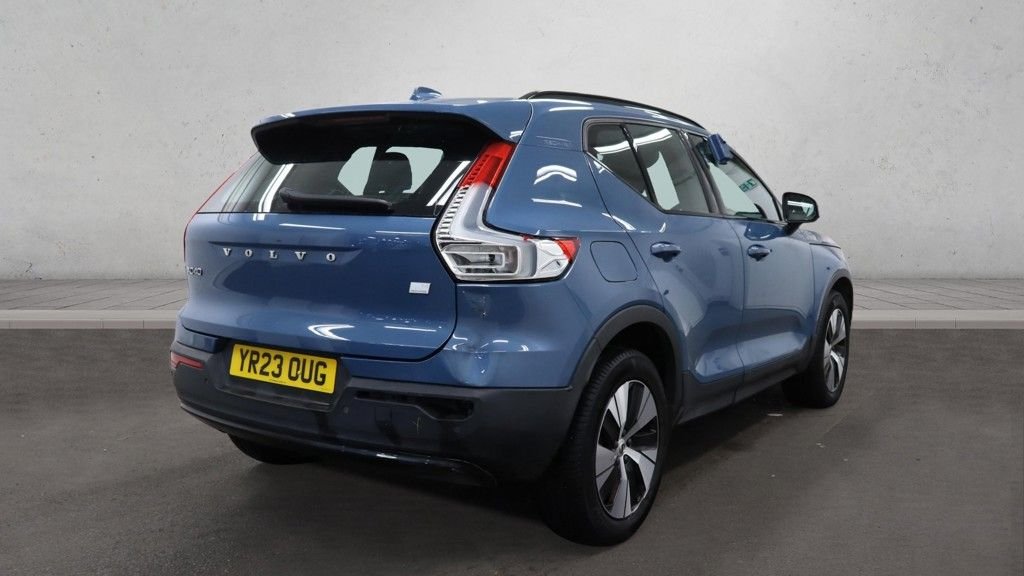 Used Volvo XC40 2023 for sale - 77139642: Photo 2